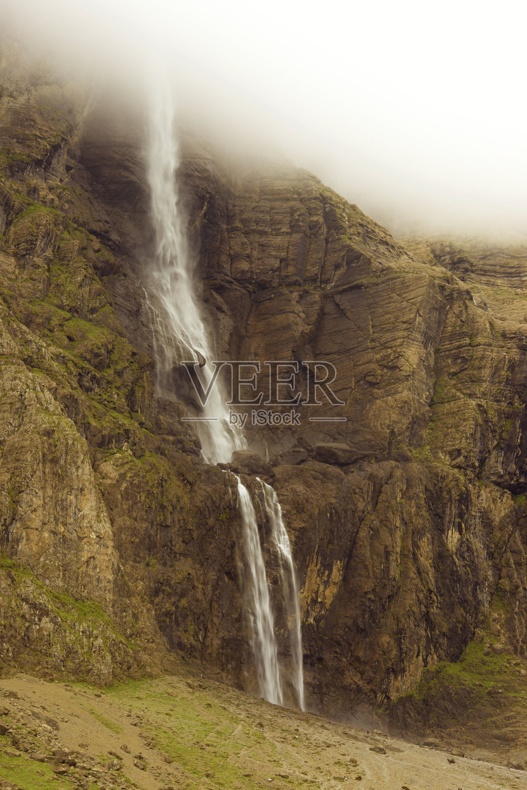 加瓦尼山谷的瀑布照片摄影图片