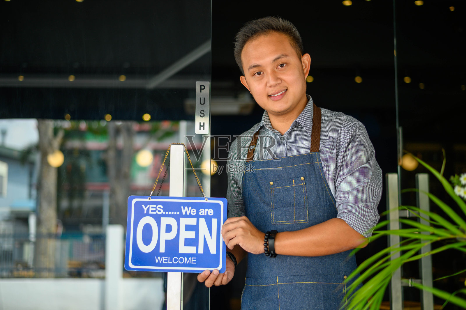 已开启并准备好为您提供最好的服务照片摄影图片