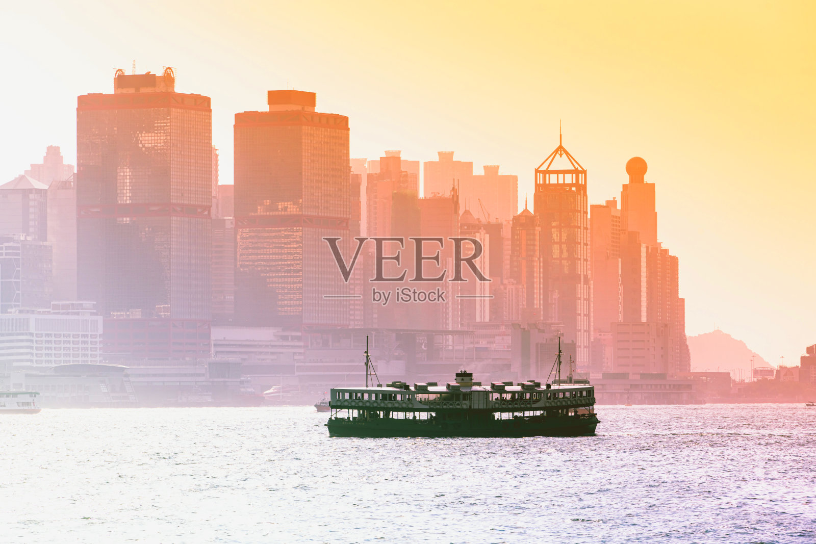 日落时的香港和维多利亚港照片摄影图片