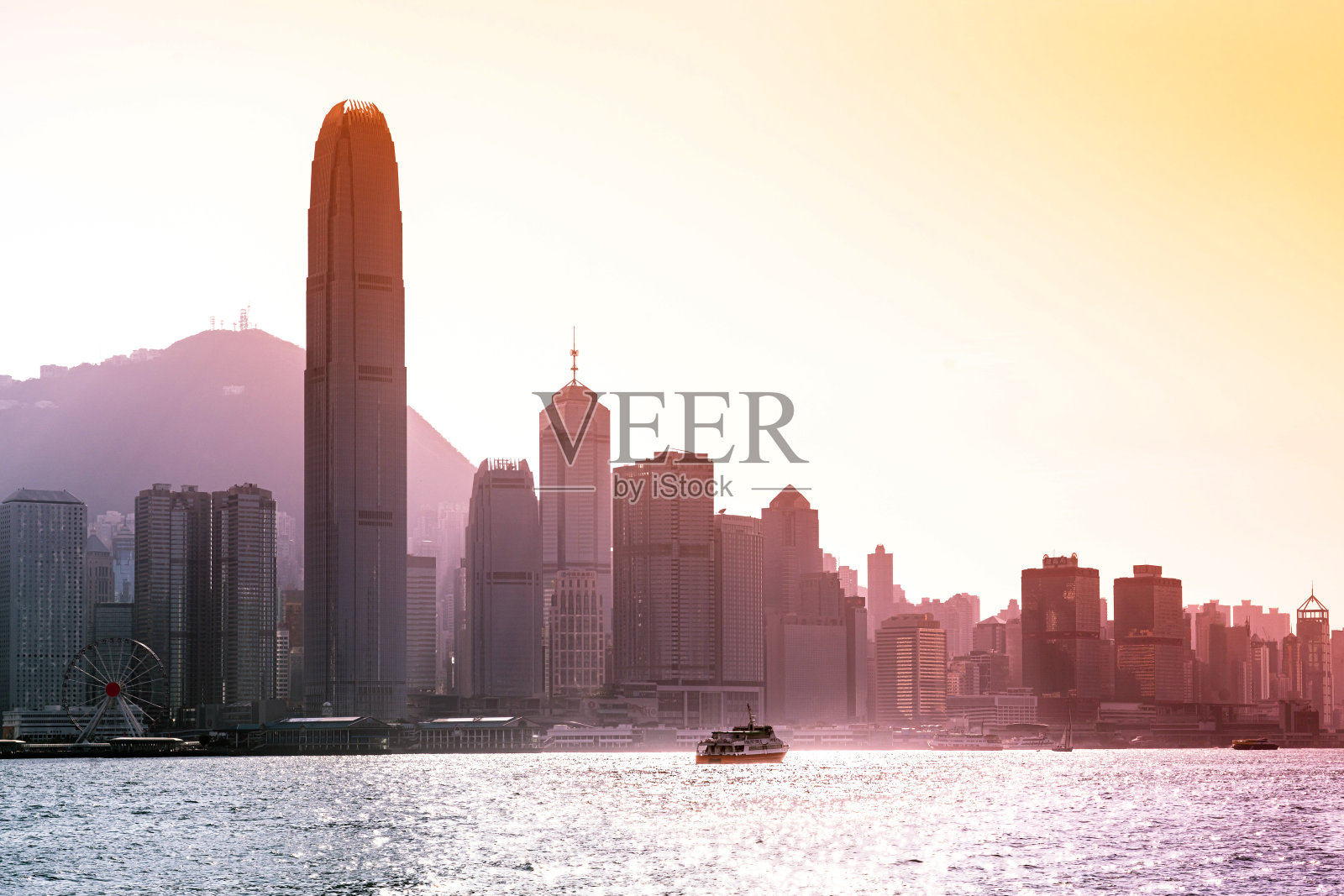 日落时的香港和维多利亚港照片摄影图片