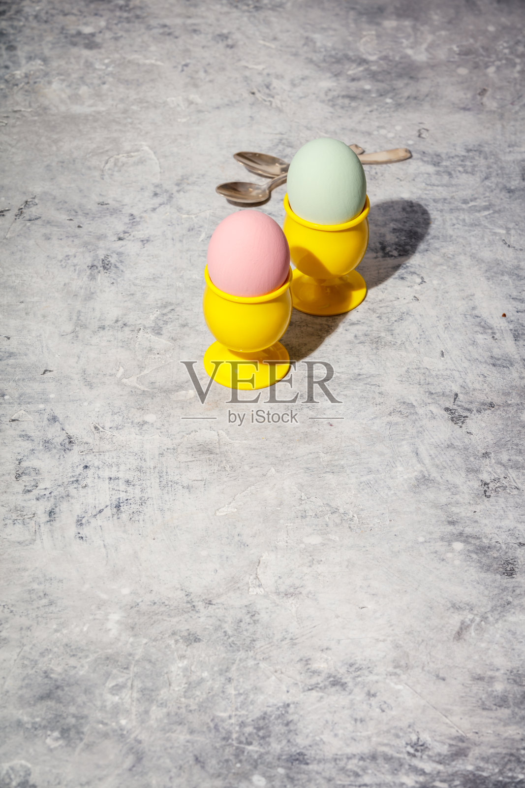 复活节的构图在灰色的混凝土背景照片摄影图片