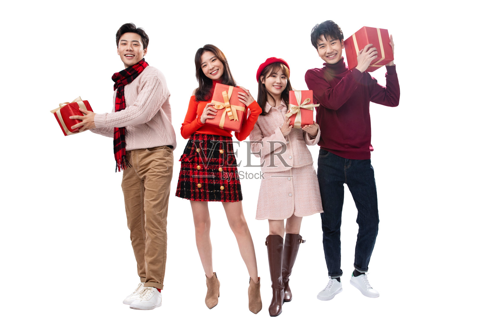 拿着礼物的青年男女照片摄影图片