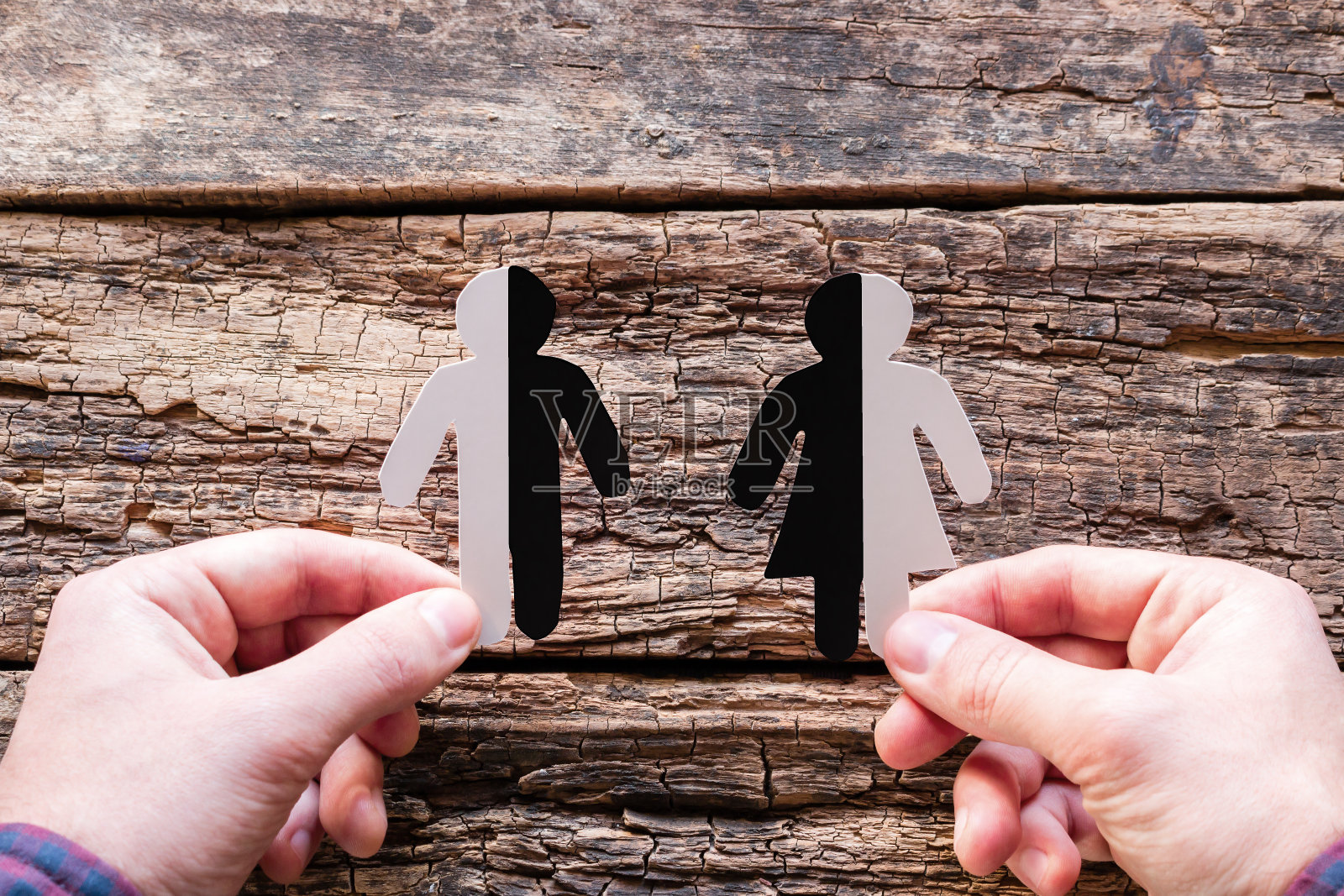 男人拿着黑白轮廓的概念停止种族主义照片摄影图片