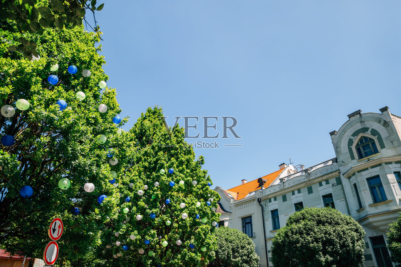 匈牙利维斯普雷姆的夏季老城街道照片摄影图片