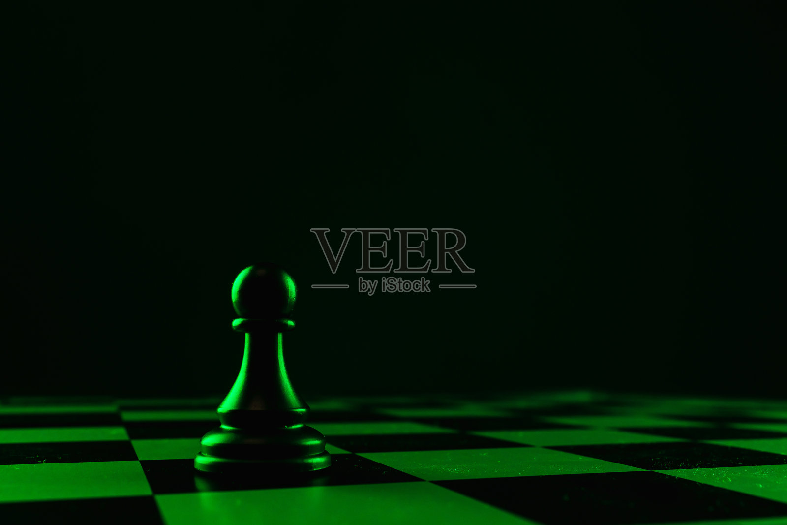 近手走卒，国际象棋，棋盘，游戏，对抗。照片摄影图片