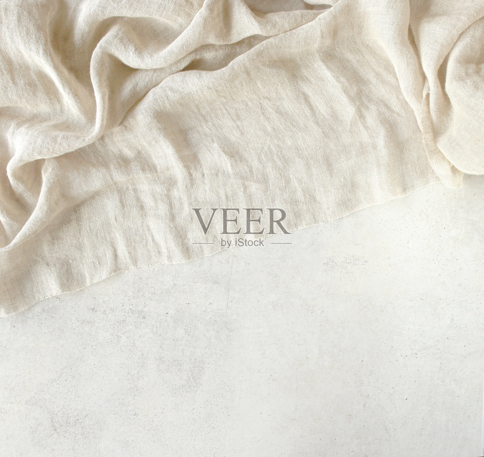 纯水洗亚麻布上轻垃圾石背景。照片摄影图片