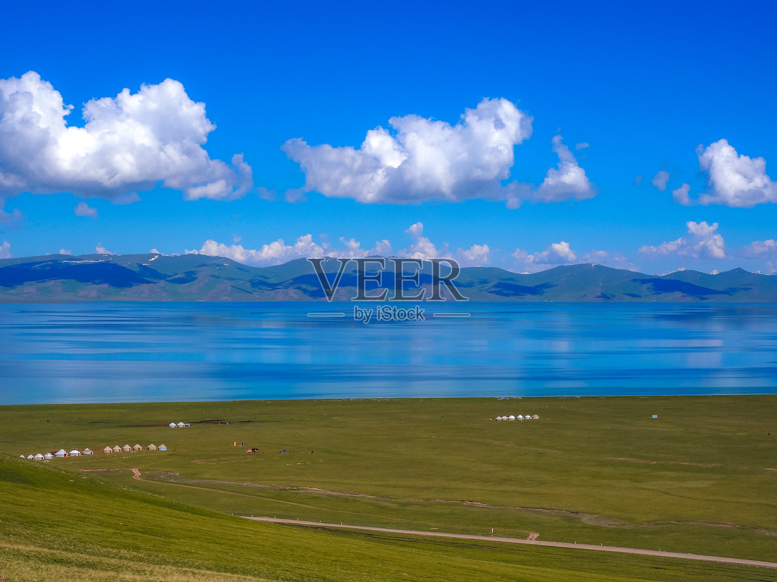 吉尔吉斯斯坦的Son Kul湖照片摄影图片