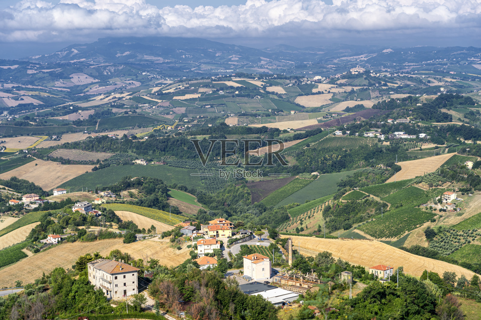 来自意大利马奇的Ripatransone的乡村景观照片摄影图片
