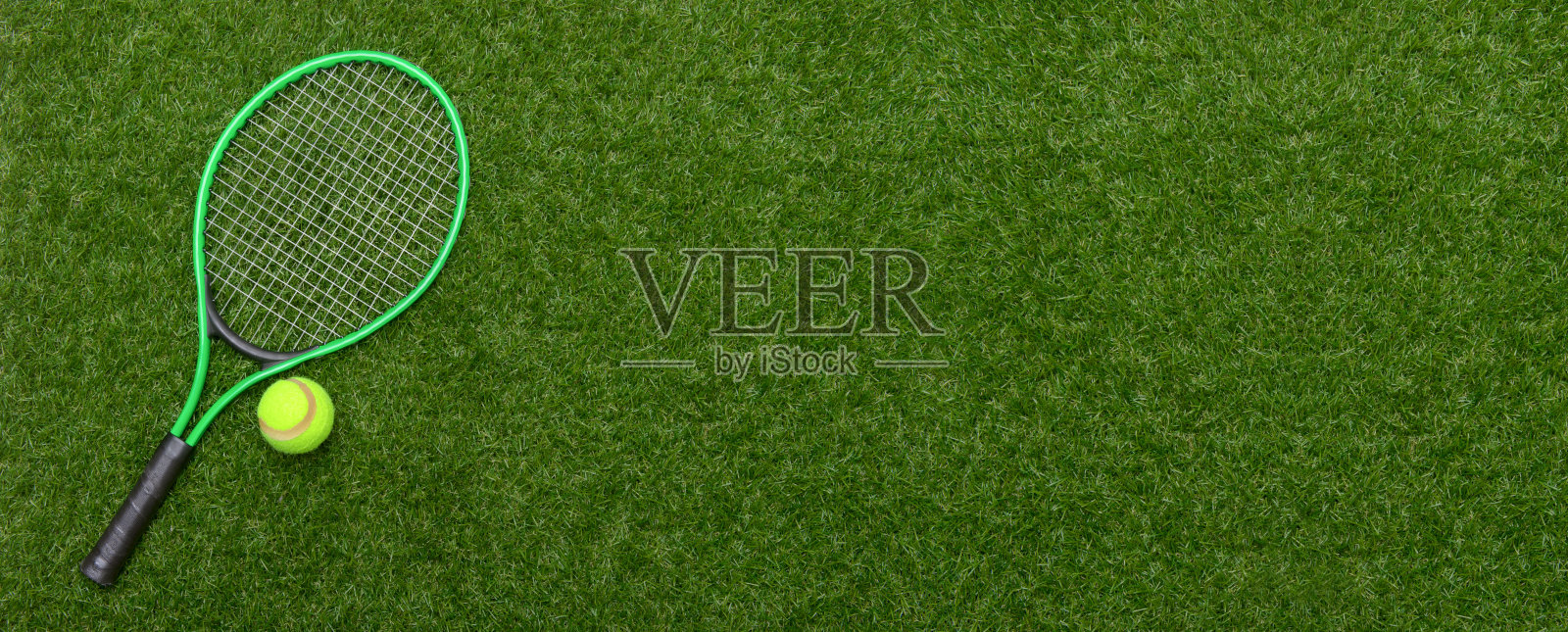 网球拍和绿草球俯视图。横向运动海报，贺卡，标题，网站照片摄影图片