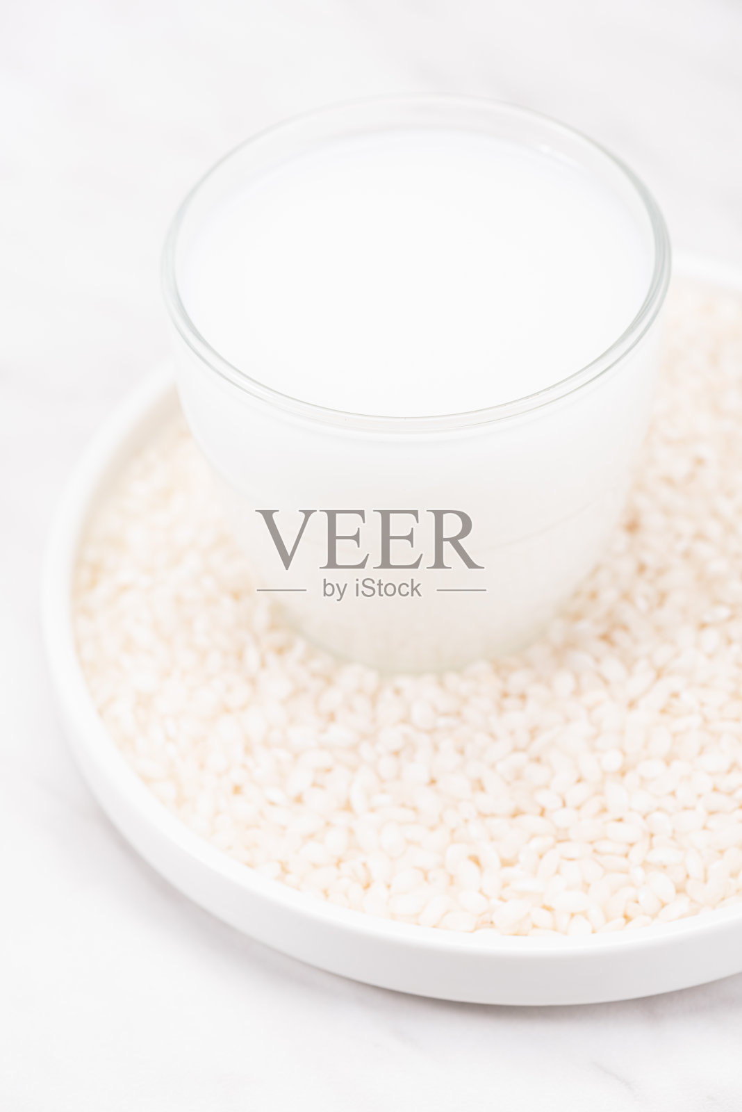 大米牛奶。替代非乳制品有机牛奶。植物性食物照片摄影图片