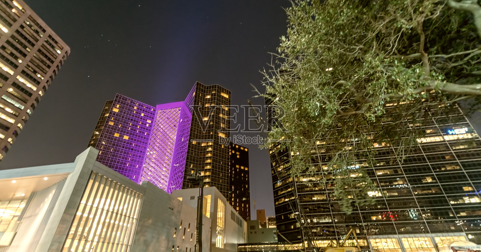 新奥尔良夜景：城市街道，每年迎来1500万游客照片摄影图片