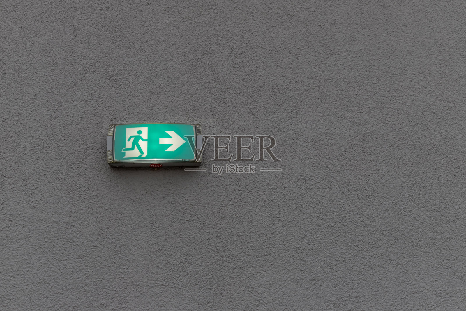 紧急出口标志照片摄影图片