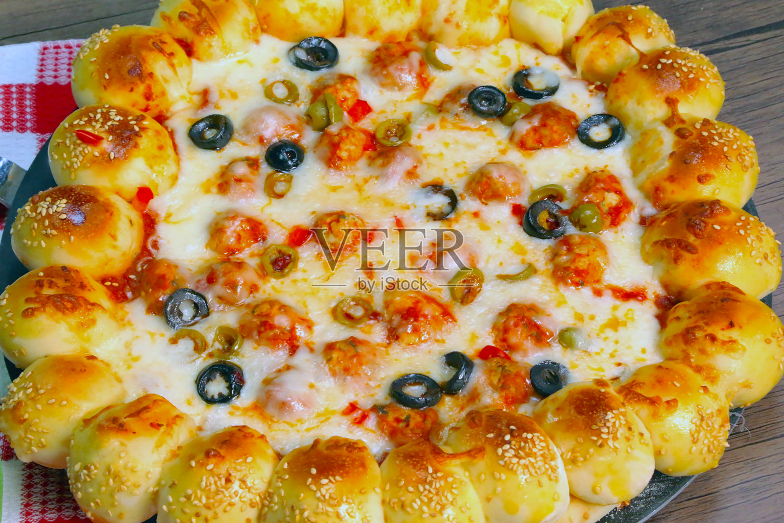 肉馅鸡肉披萨股票照片。鸡肉和蔬菜披萨，库存照片照片摄影图片