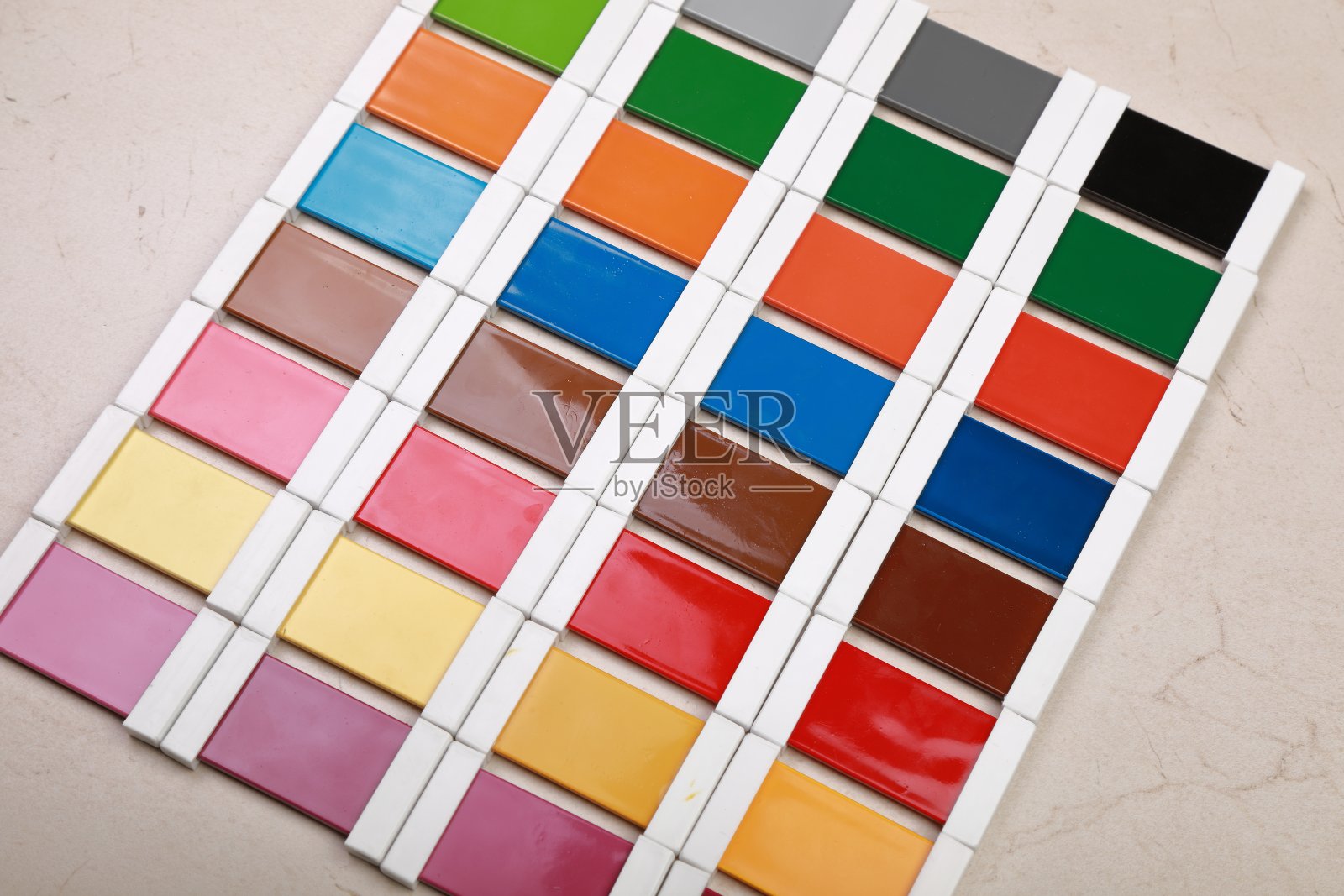 蒙特梭利教具彩色触觉箱照片摄影图片