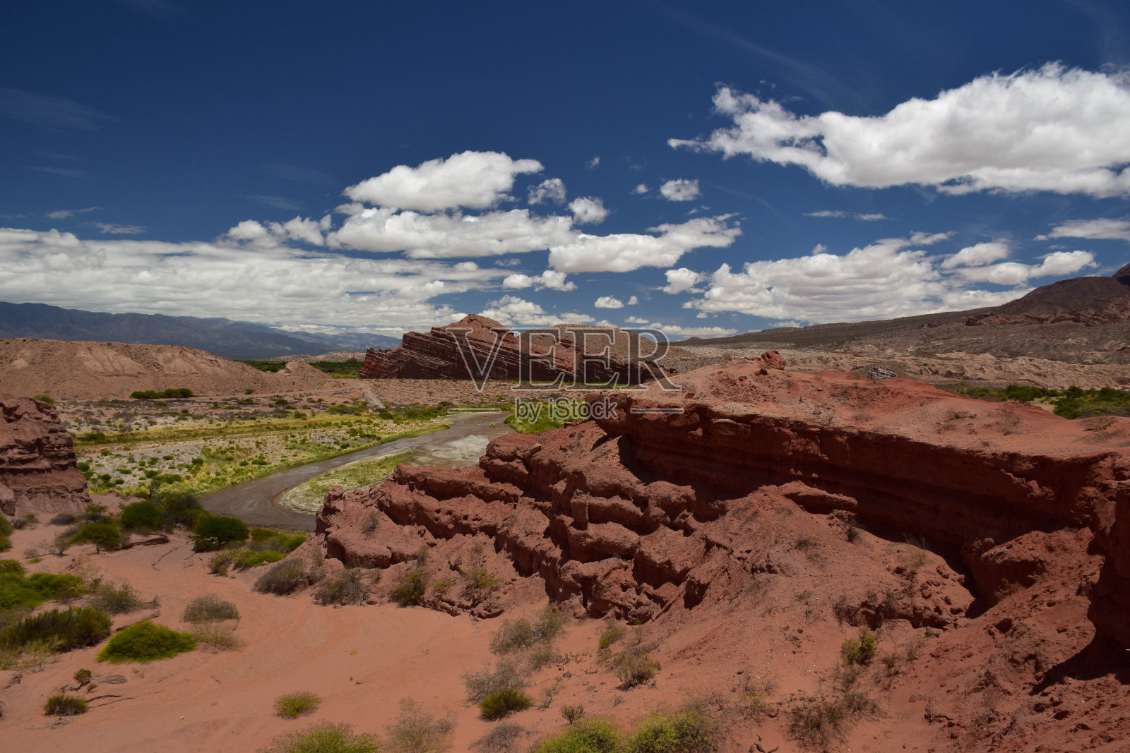 阿根廷安第斯山脉卡法亚特周围山脉的美景照片摄影图片