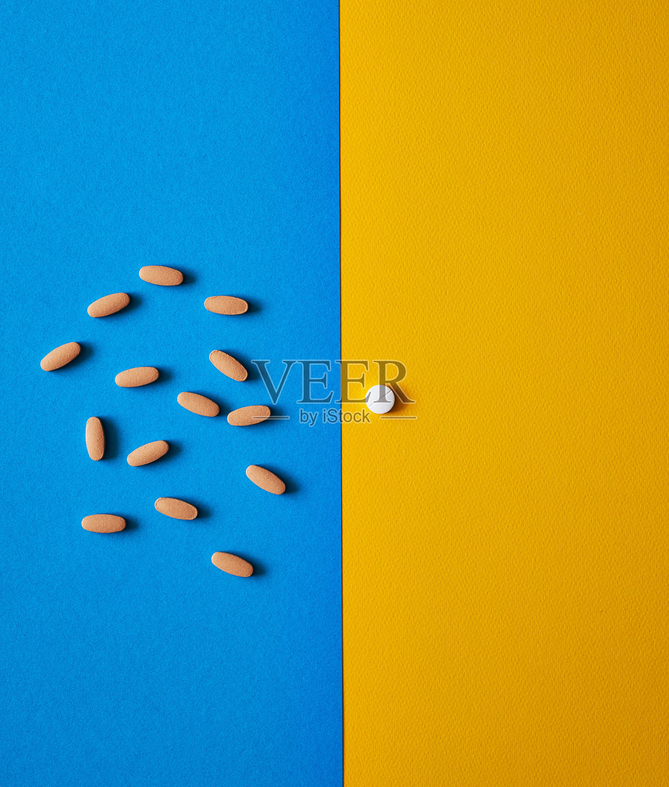 这一粒药能起许多人的作用照片摄影图片