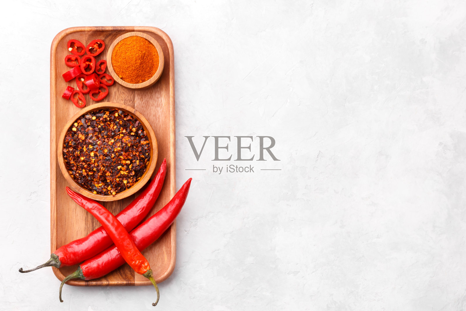 红辣椒，薄片和粉照片摄影图片