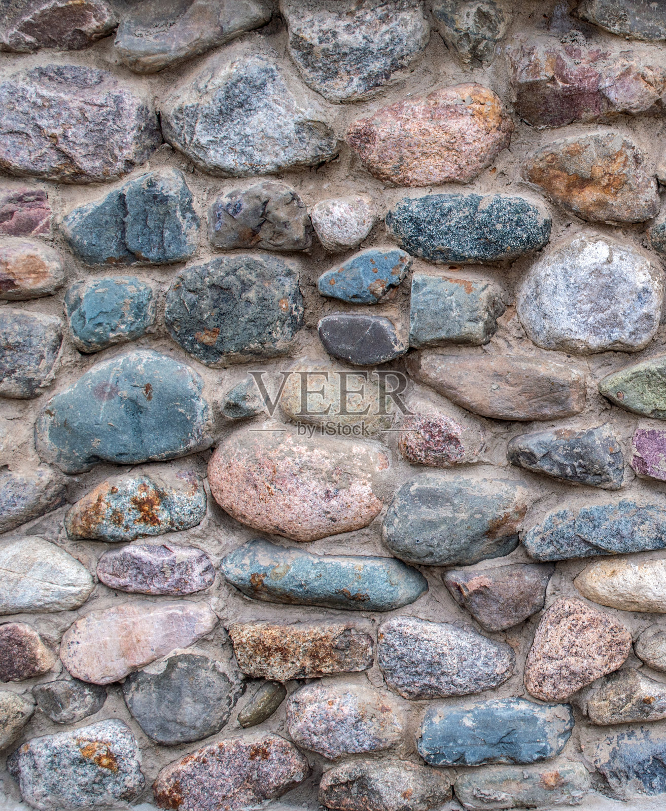 巨大的鹅卵石砌成的石墙。石头纹理背景。照片摄影图片