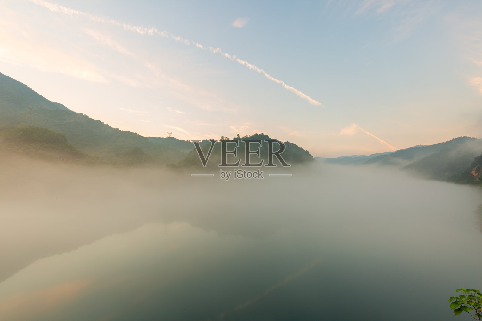 32、保护水资源，保护环境，绿色节能。照片摄影图片