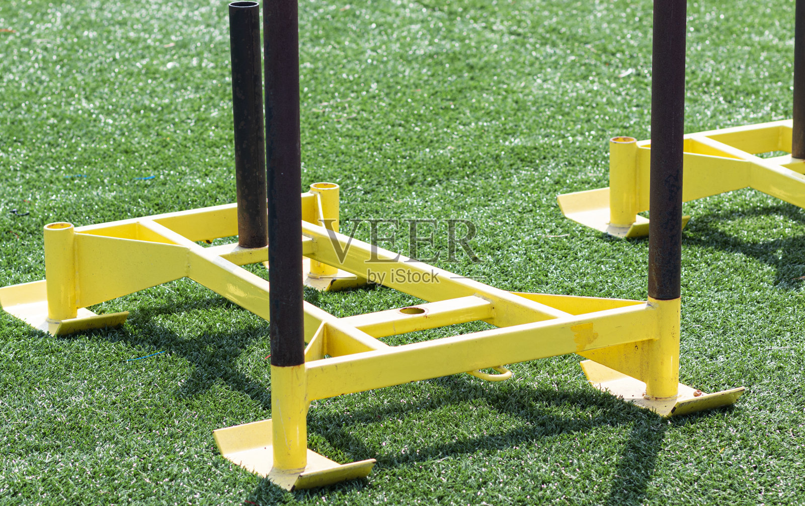 黄色的运动雪橇用于推动阻力照片摄影图片