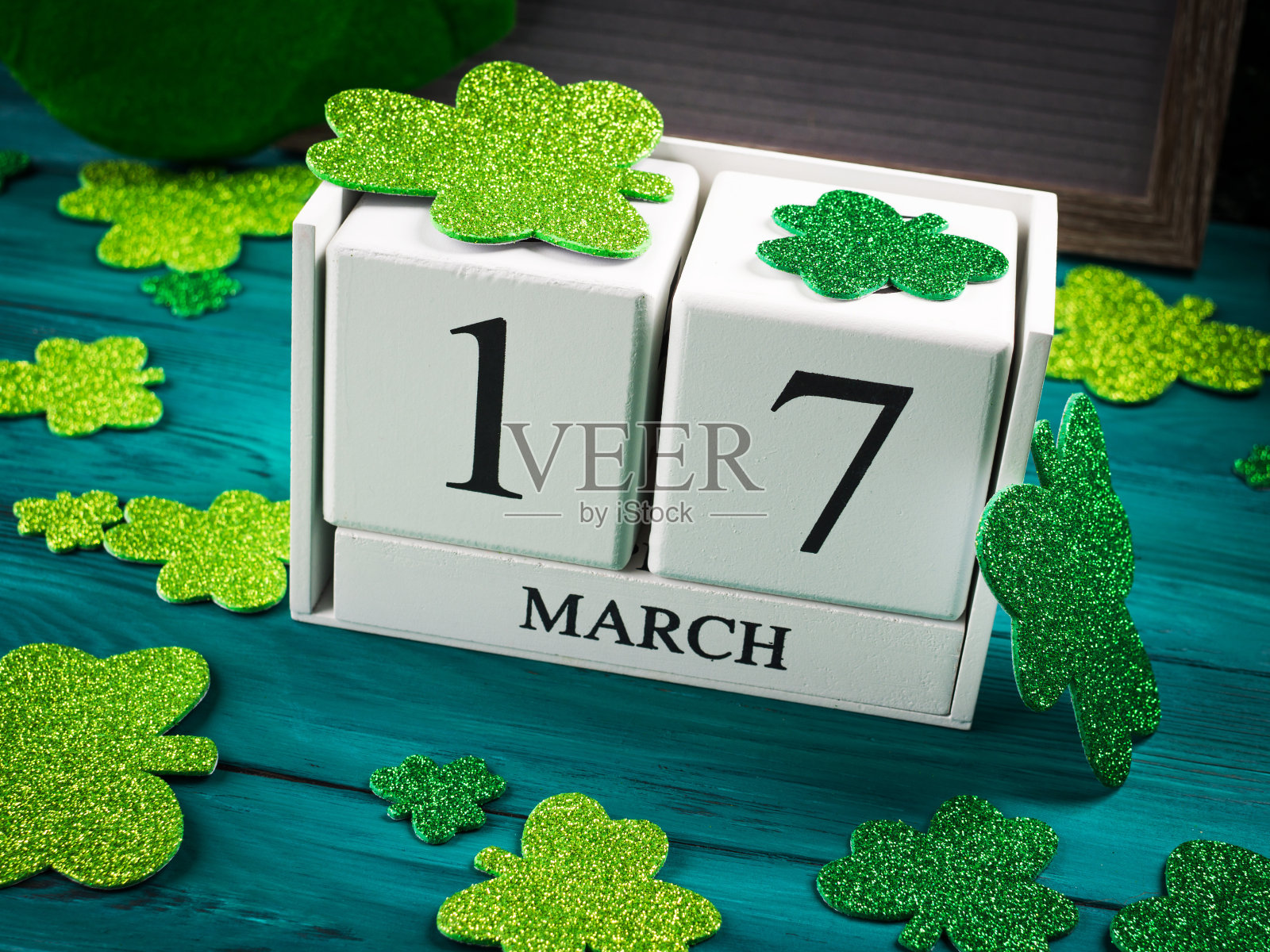 圣帕特里克节日期为木制日历3月17日照片摄影图片