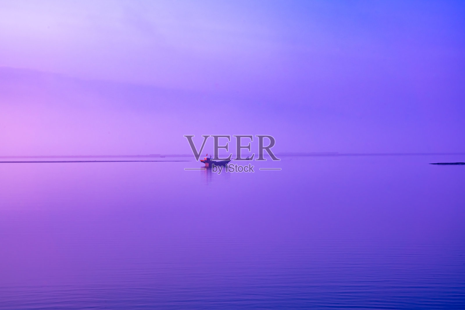 彩色的天空和大海照片摄影图片