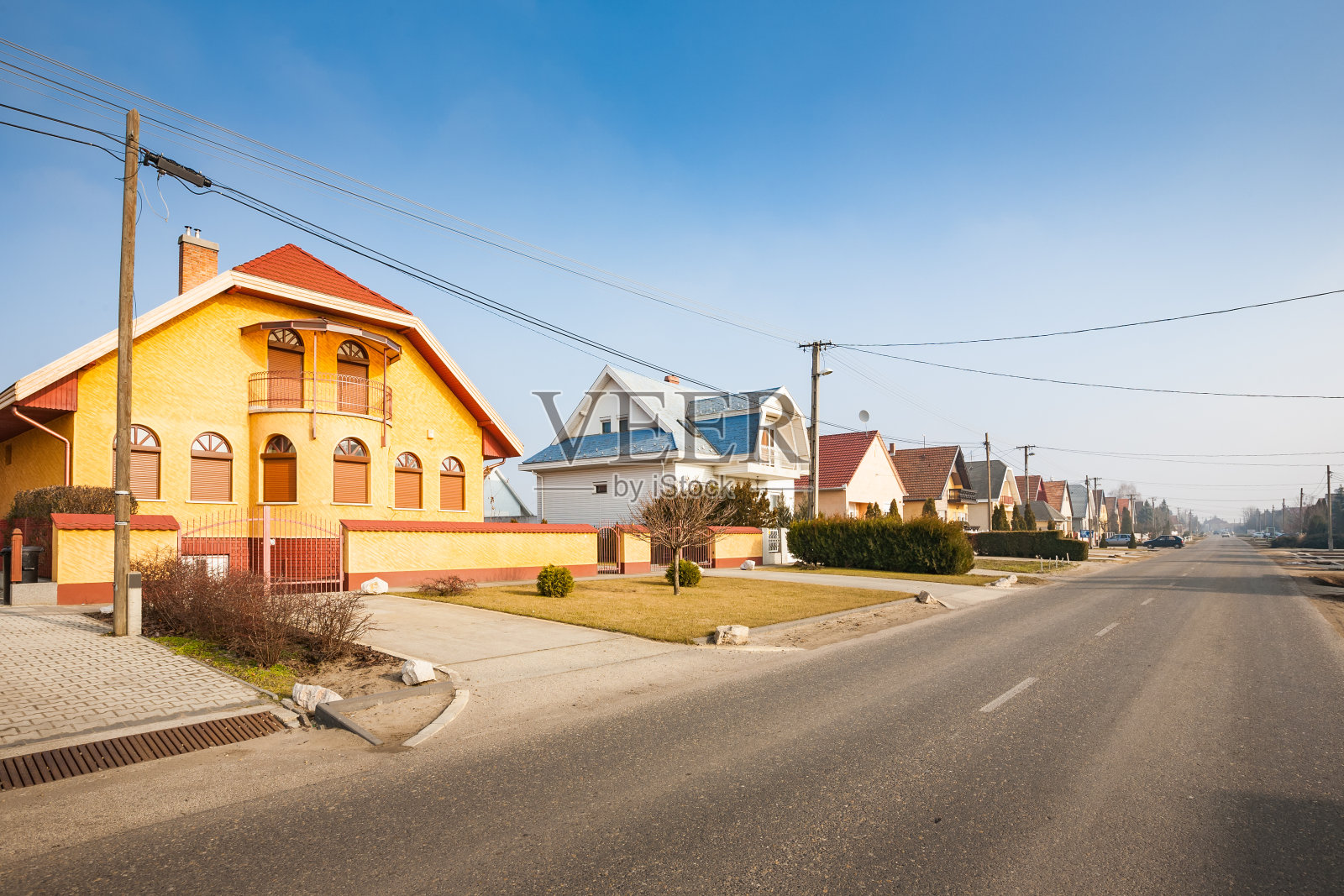 匈牙利一个小镇上的一排房子照片摄影图片