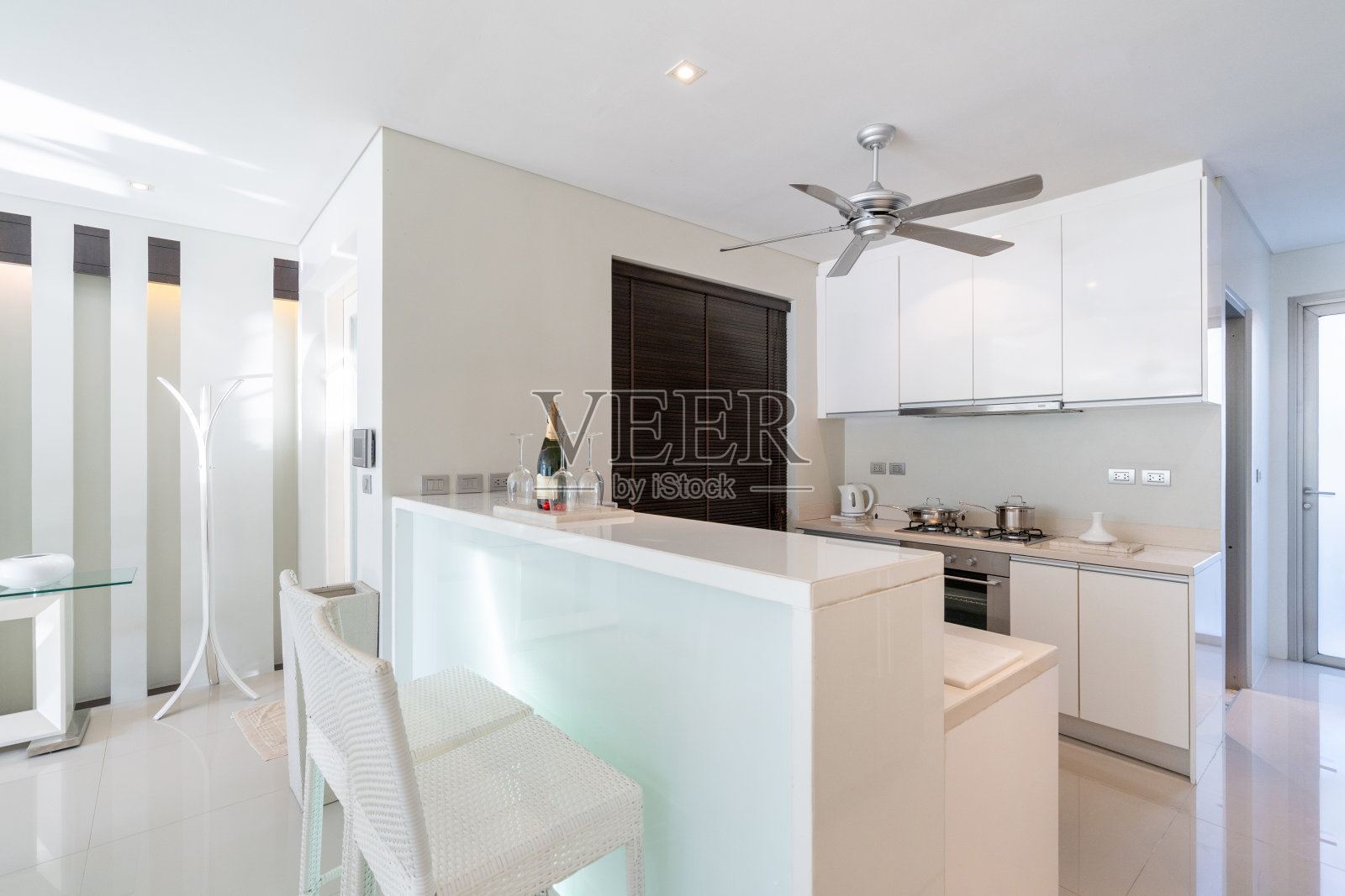 豪华室内厨房与白色空间照片摄影图片