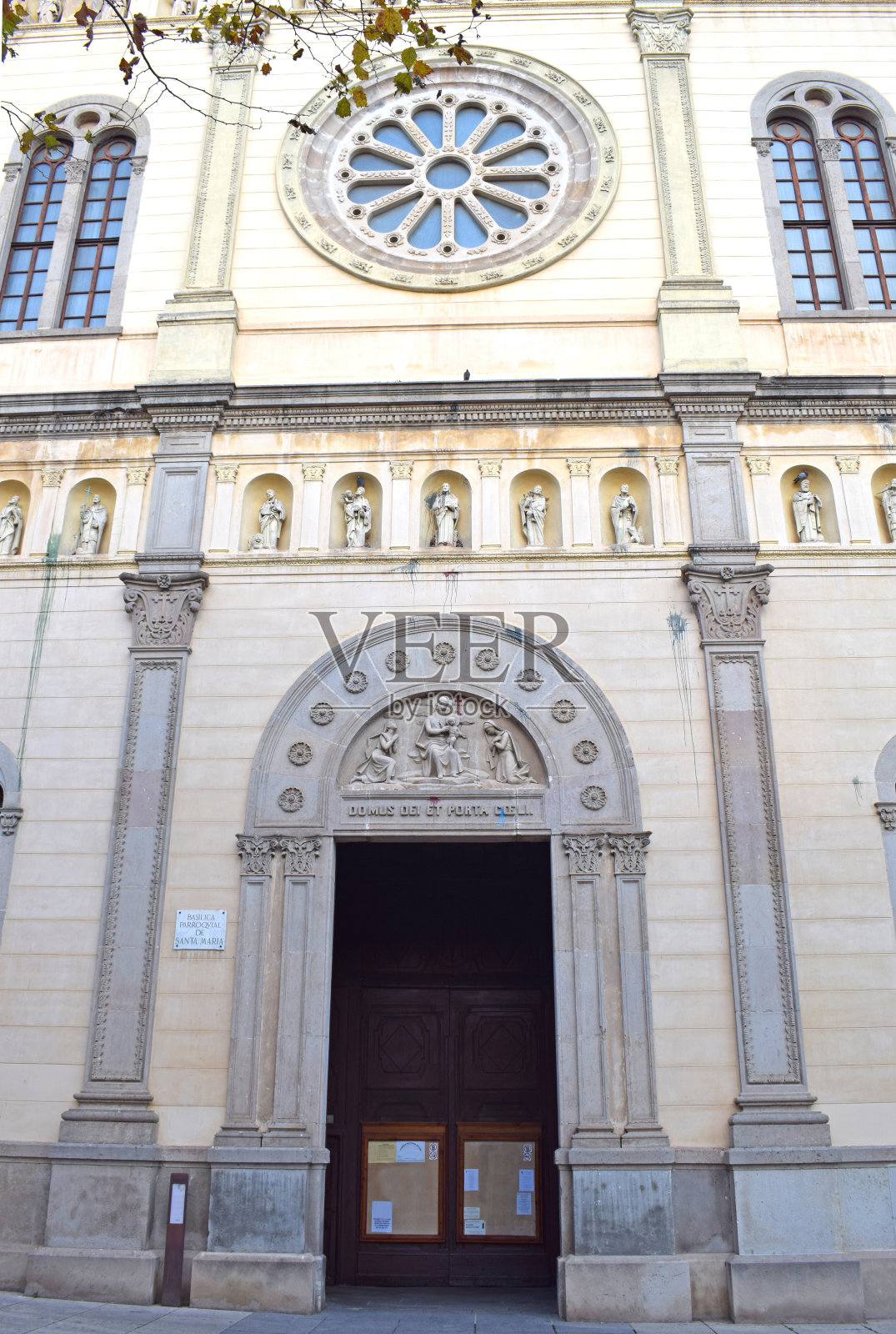 西班牙巴塞罗那马塔罗的圣玛丽教堂照片摄影图片