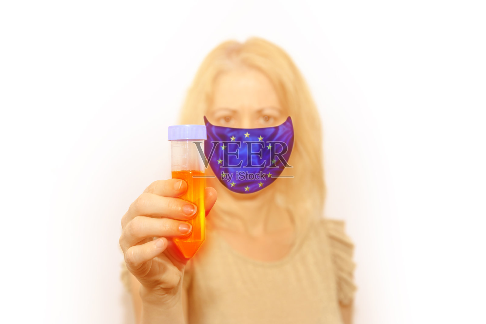 戴着卫生口罩在欧洲的女人照片摄影图片