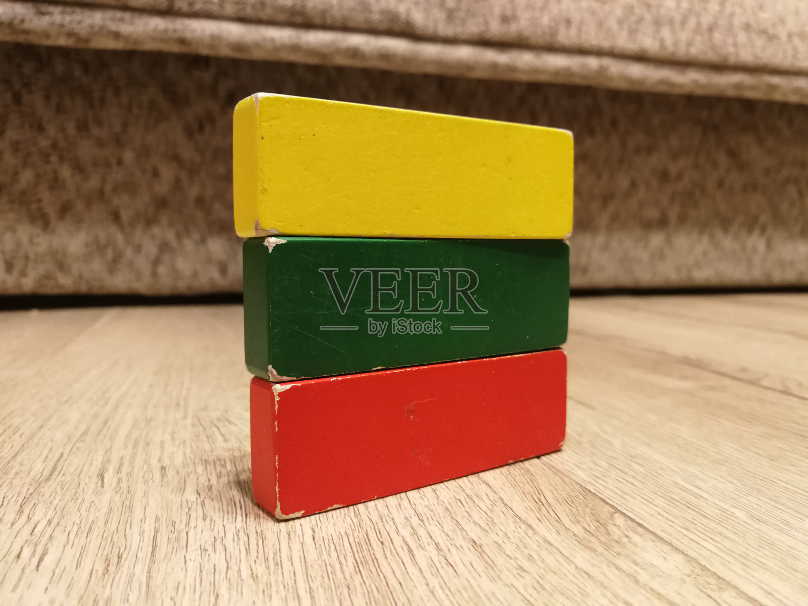 立陶宛国旗用木块做成玩具照片摄影图片