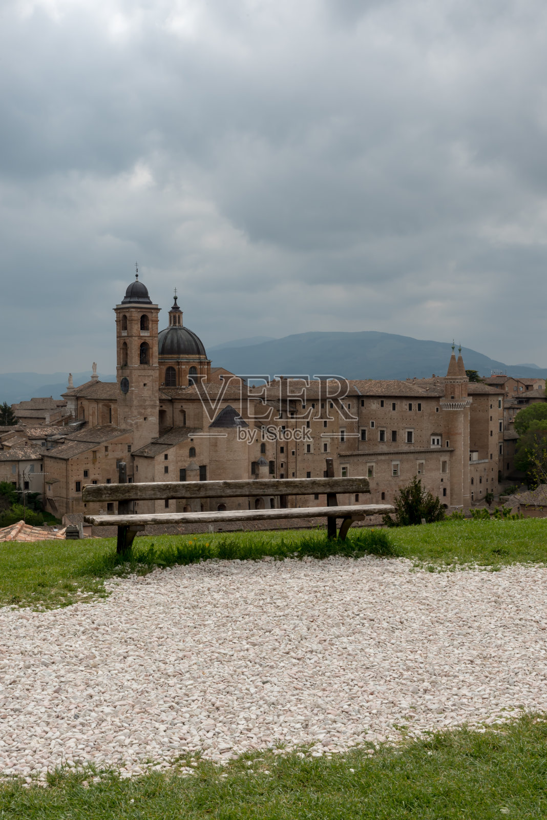 乌尔比诺城的景观照片摄影图片