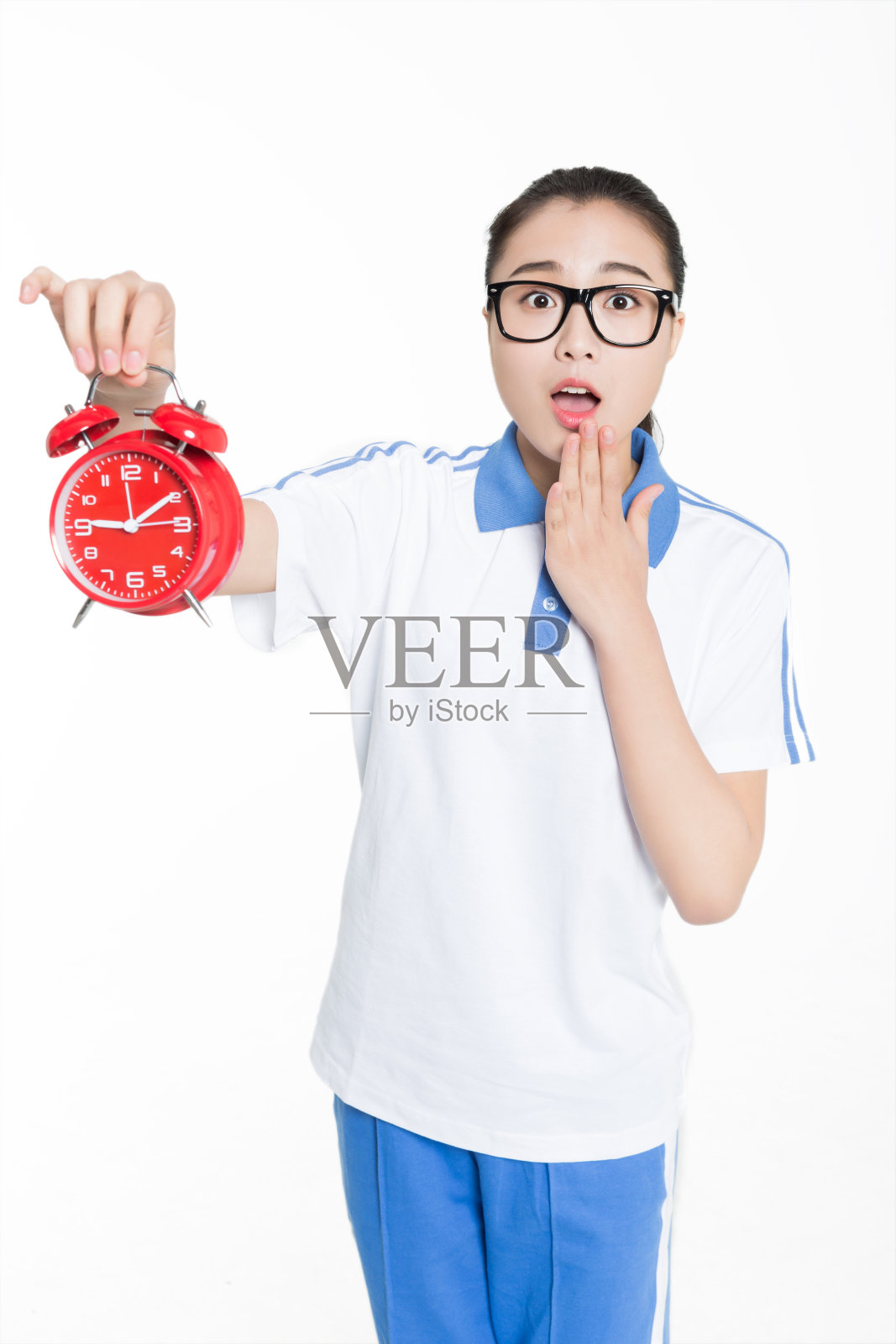 穿着短袖制服的女孩照片摄影图片