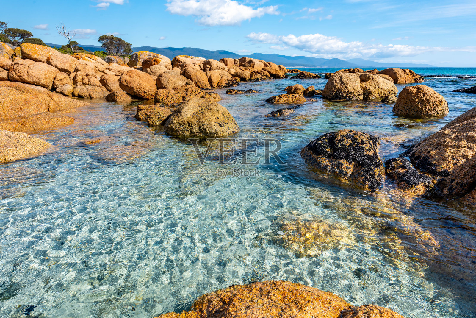 钻石岛自然保护区在鳕鱼岩，比彻诺海滩在格拉摩根-斯普林湾，澳大利亚塔斯马尼亚。照片摄影图片