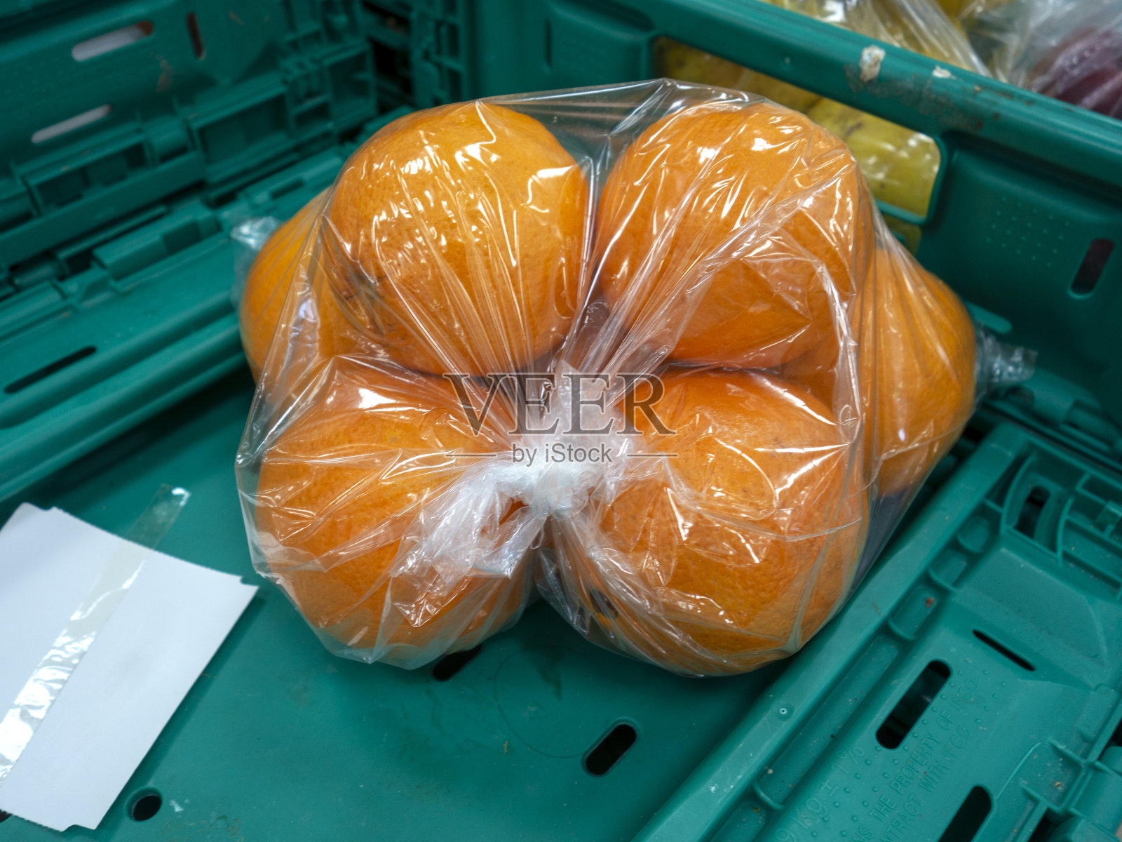 塑料袋里的新鲜有机橙子照片摄影图片