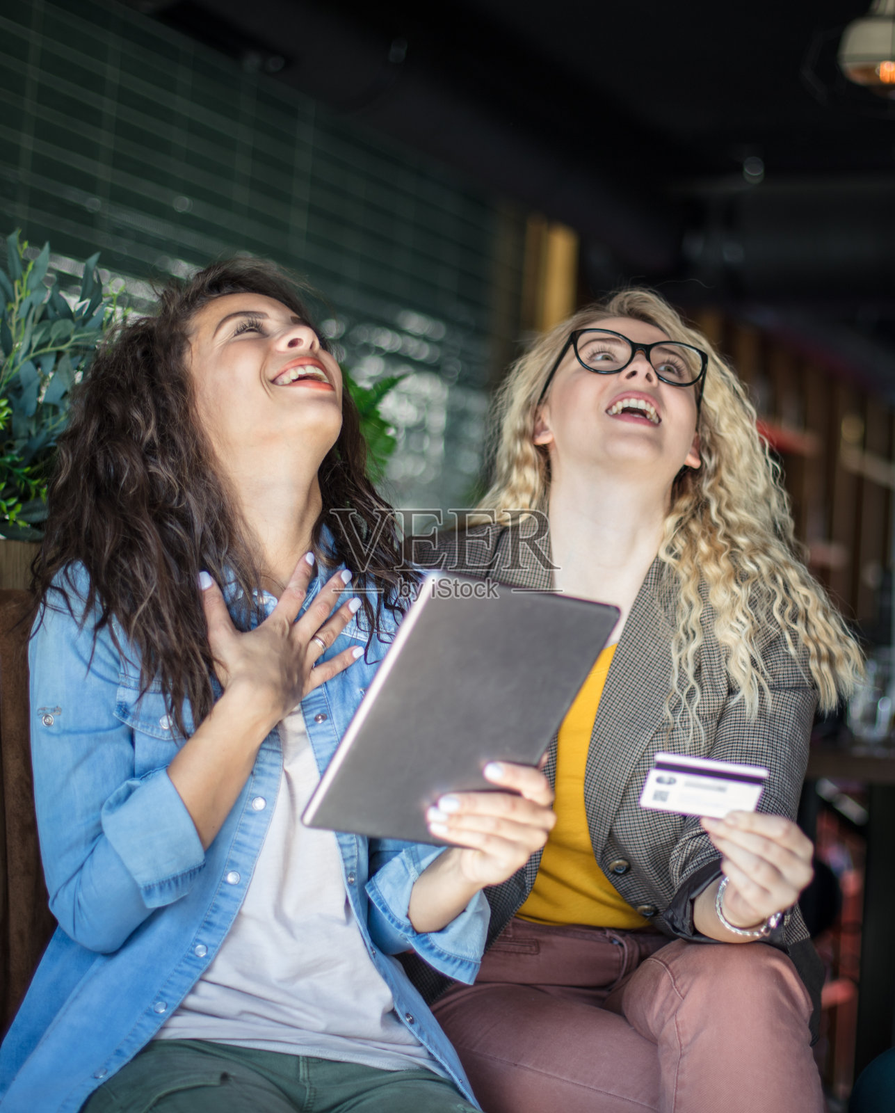 码头上的新目的地。照片摄影图片