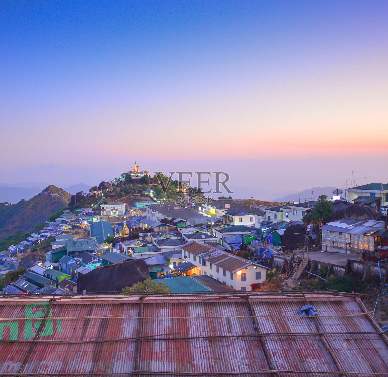 仰光大金塔附近的缅甸村庄照片摄影图片