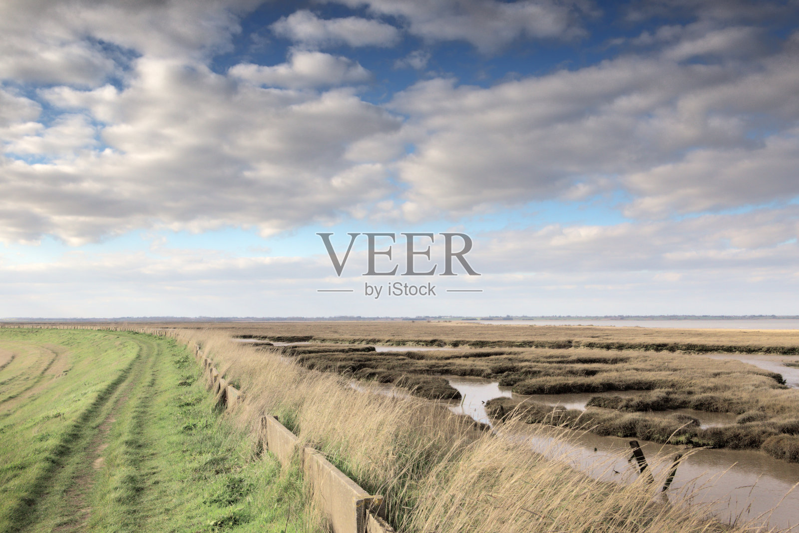 沿着艾塞克斯乡村的海岸线照片摄影图片