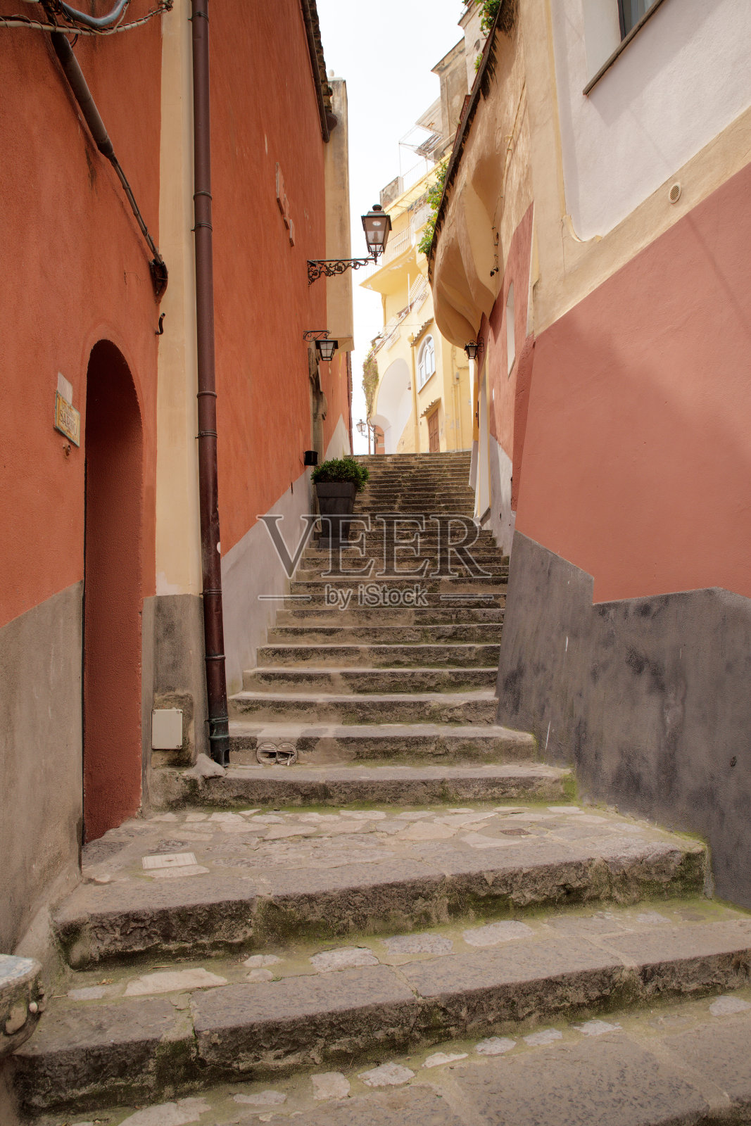 在波西塔诺的大街上冒险照片摄影图片