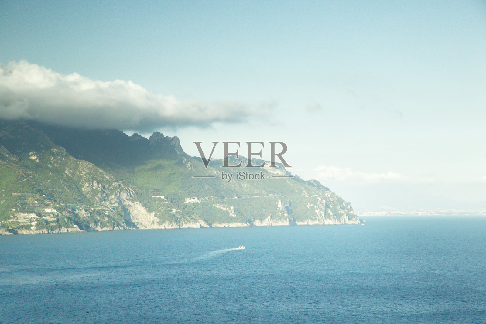 沿着意大利阿马尔菲的海岸线照片摄影图片