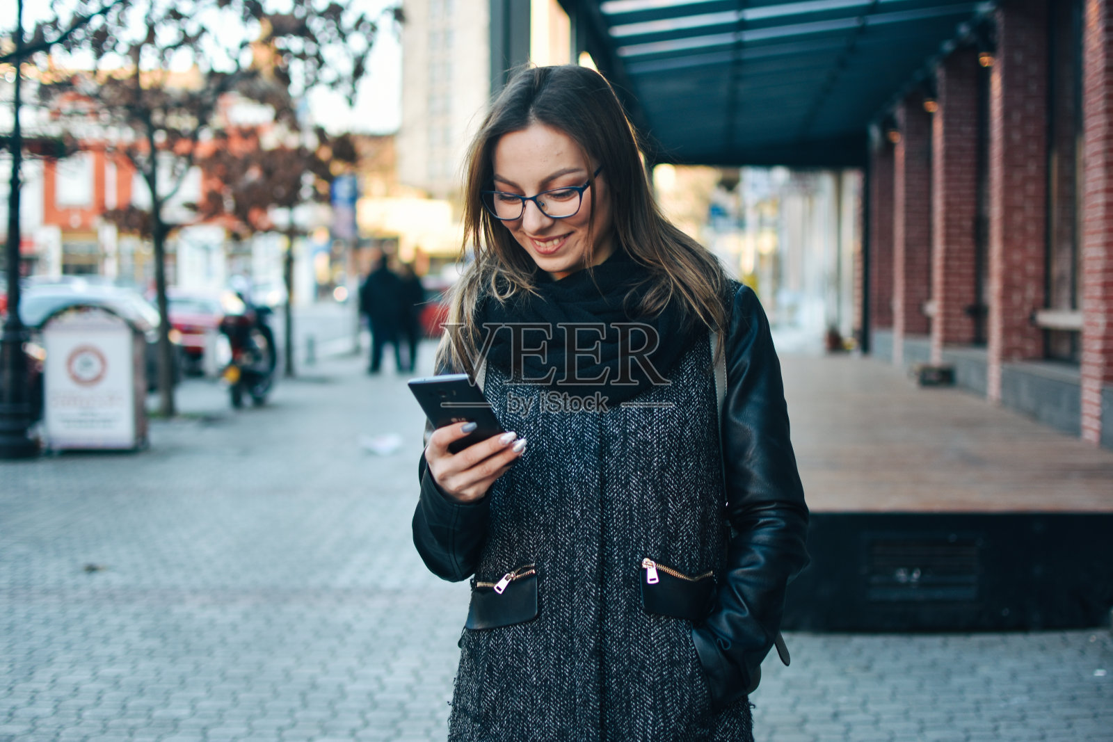 年轻女性照片摄影图片