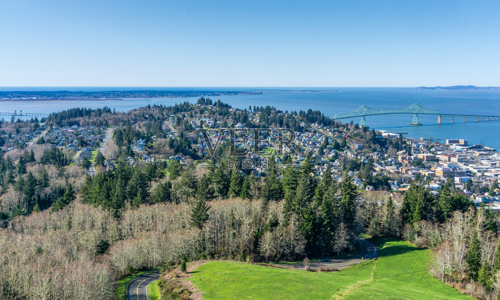 8号桥上照片摄影图片