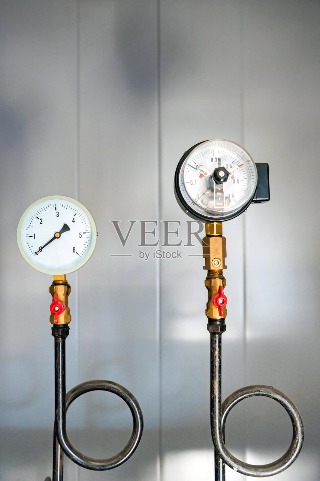 带有波纹管的压力表（竖版）照片摄影图片