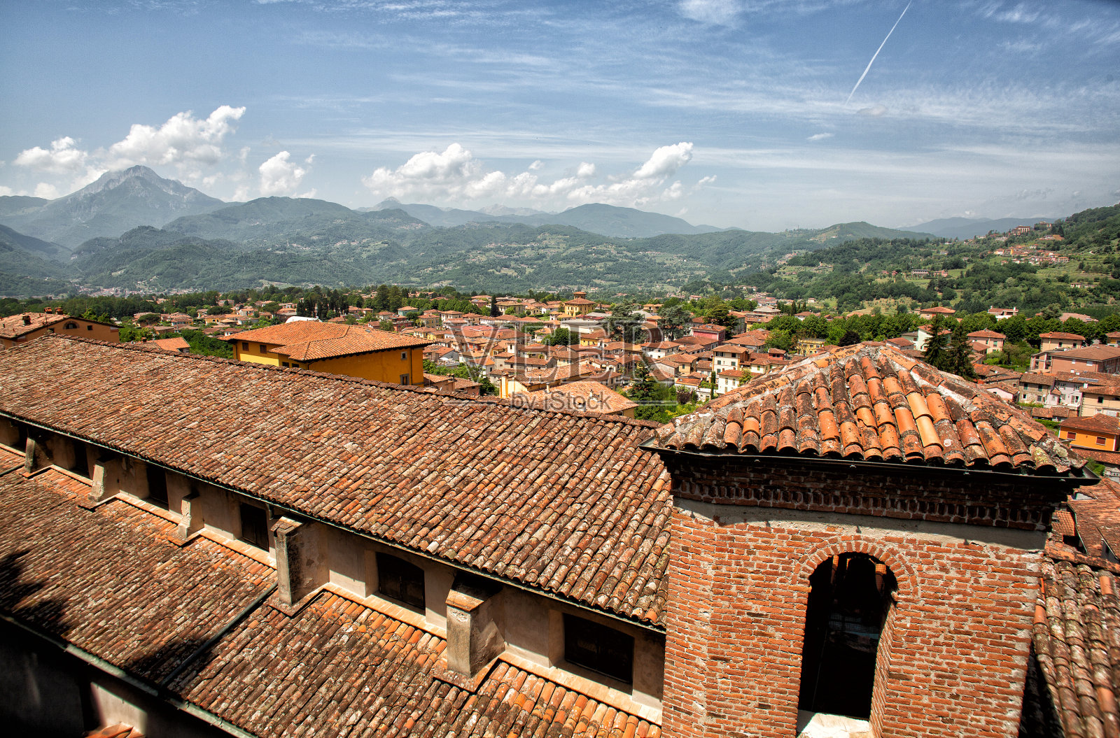 陶土瓦屋顶的高架景色照片摄影图片