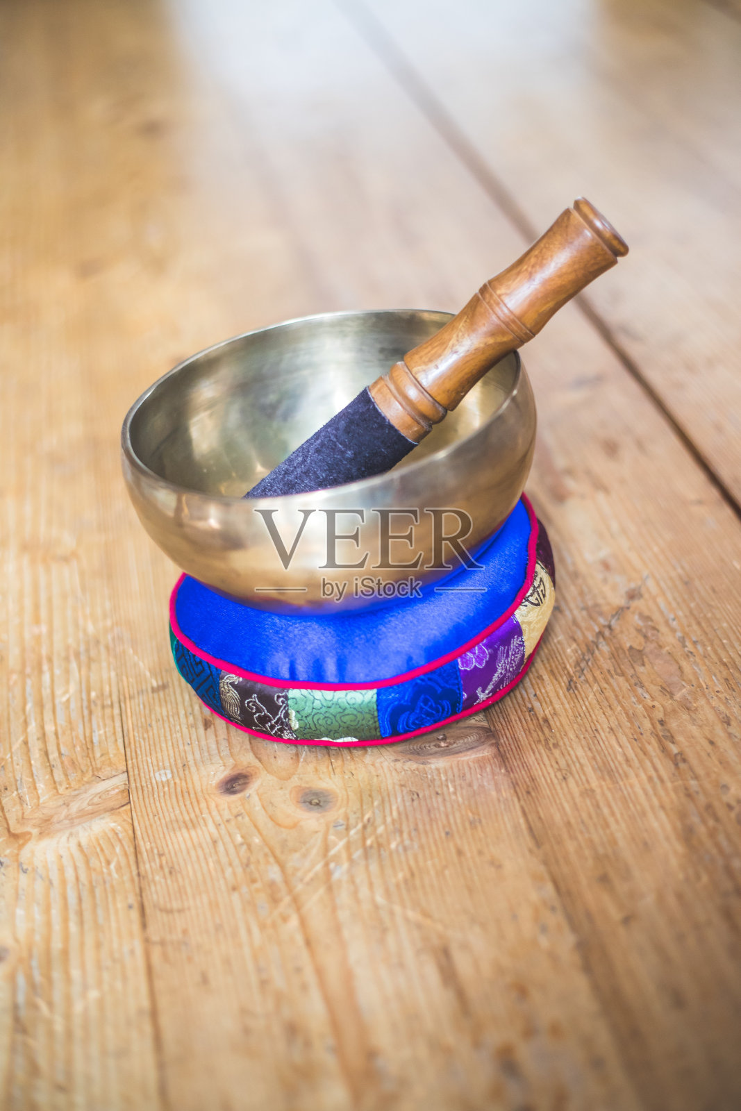 用于冥想的藏族颂钵照片摄影图片