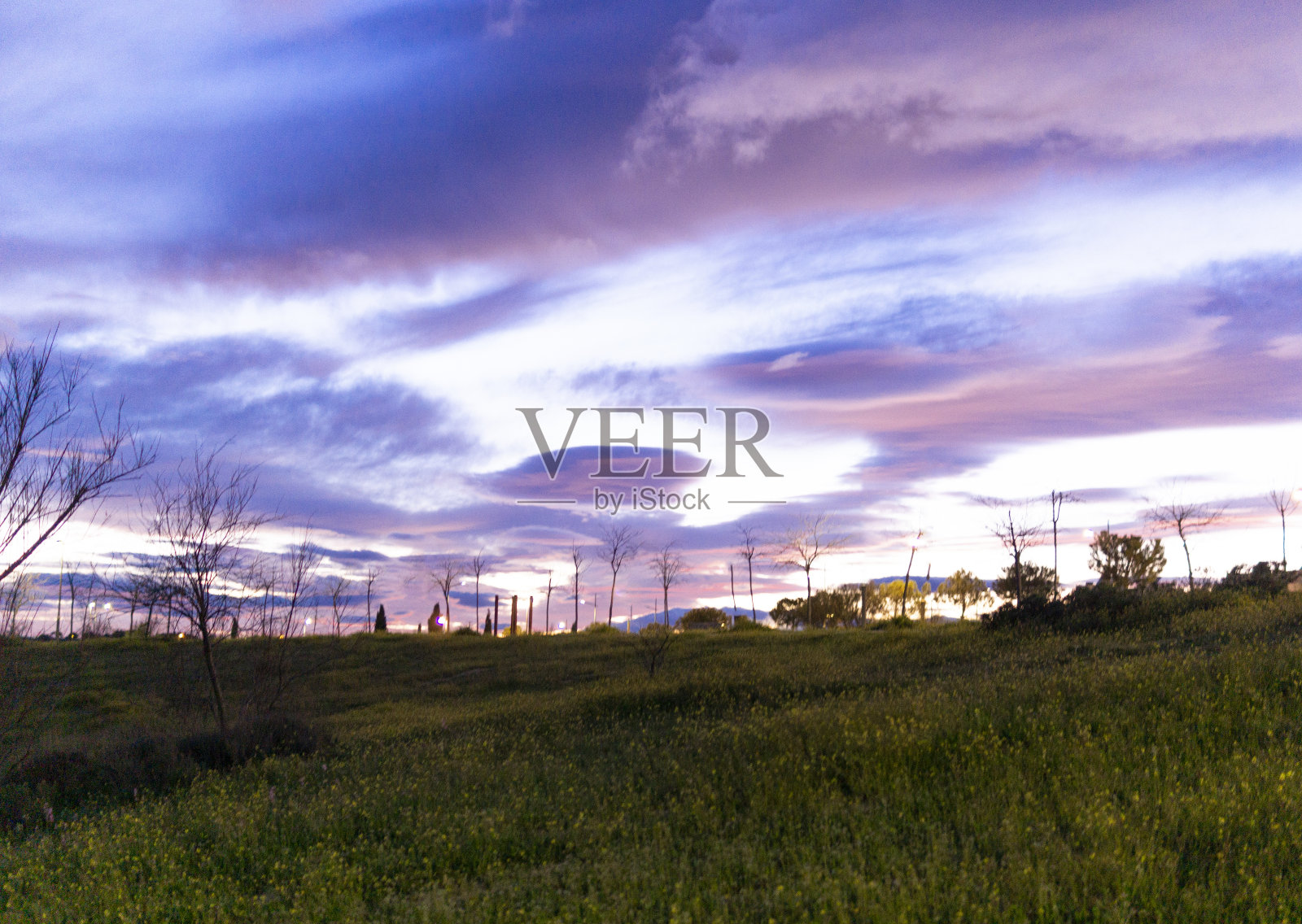 美丽的冬季日落与云彩照片摄影图片