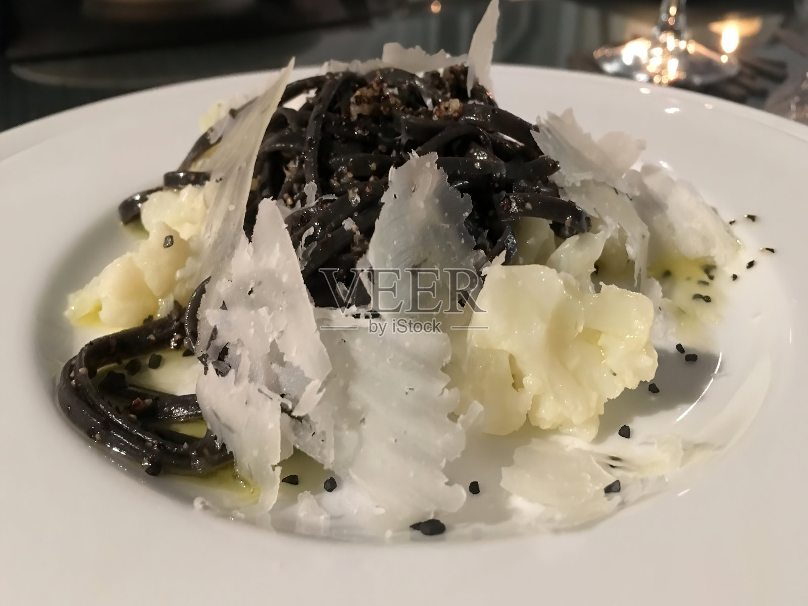 黑色的意大利面照片摄影图片