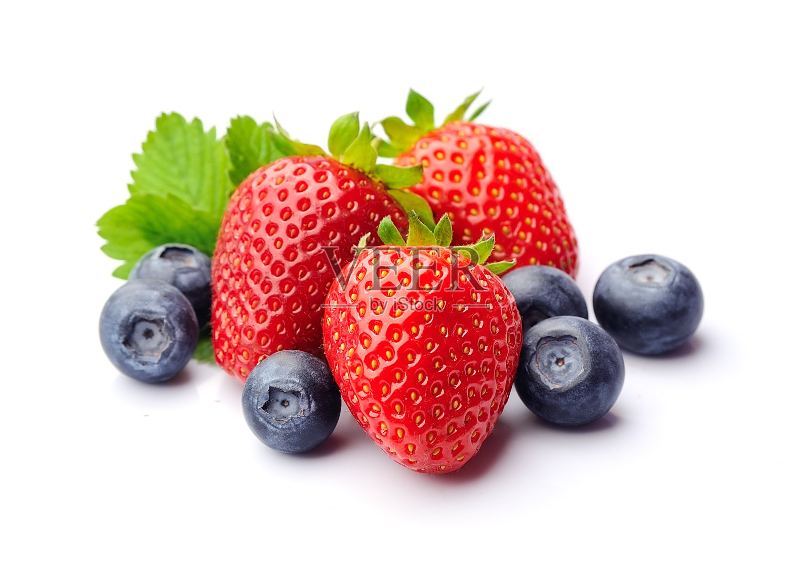 甜草莓和黑莓照片摄影图片