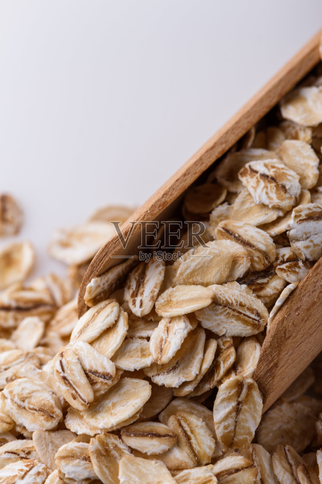 生燕麦片，白色丙烯酸背景照片摄影图片