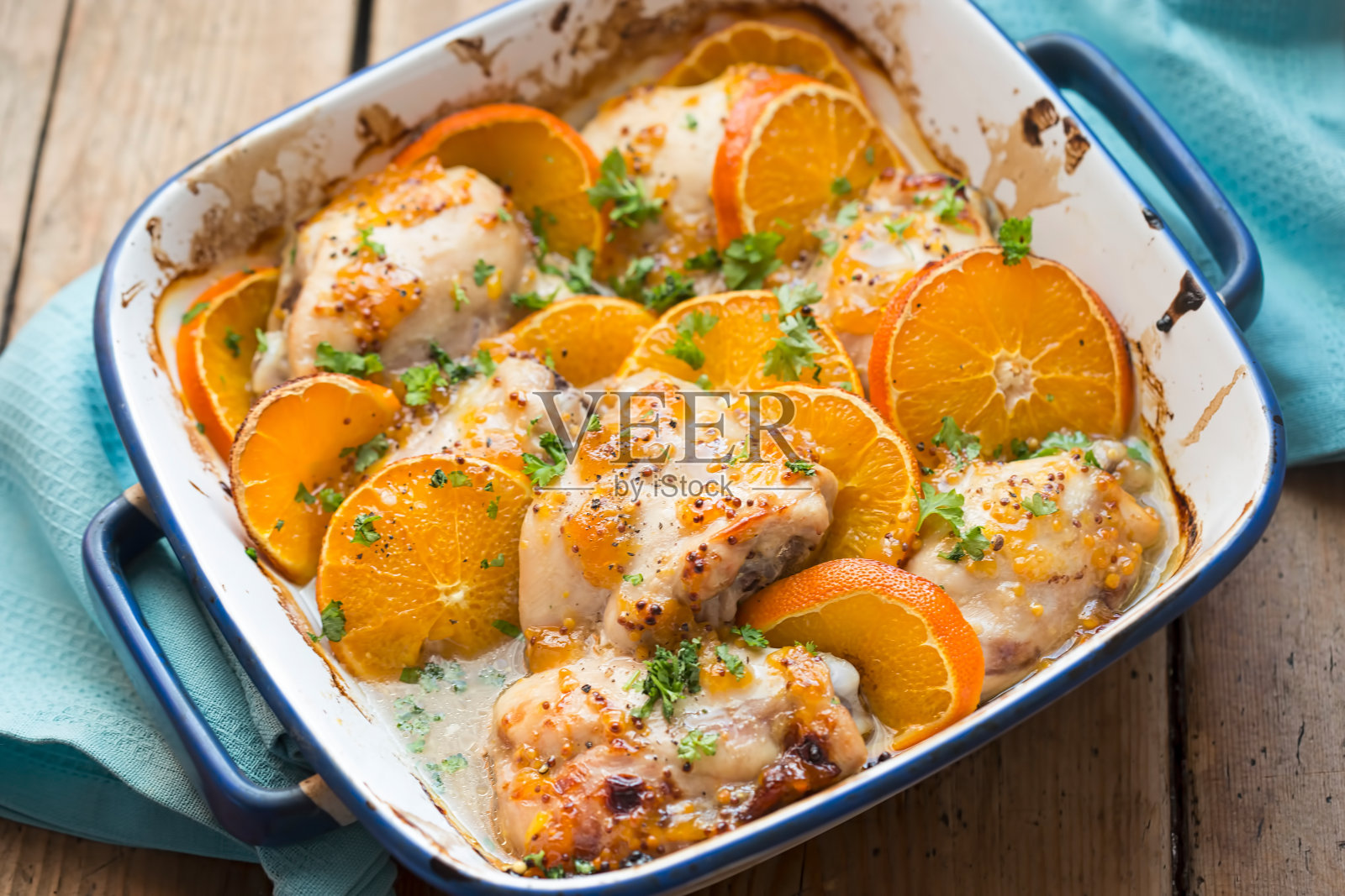 卤汁鸡，水果鸡和小柑橘。照片摄影图片